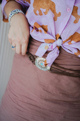 Cintura boho intrecciata moro con fibbia tonda effetto etnico e pietra turchese