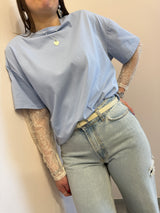 T-shirt azzurro con manica in pizzo