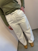 Pantalone bianco con spacchetto Kontatto