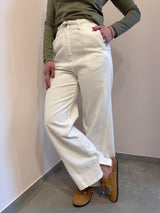 Pantalone bianco con spacchetto Kontatto
