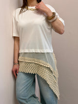 T-shirt burro con ricamo laterale Tensione In