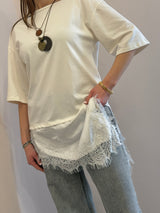 T-shirt bianca con bordo in pizzo + collana Susy mix