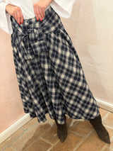 Gonna midi a quadri – Blu Navy e Bianco