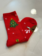 Calze rosse con albero e renna
