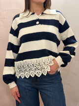 Maglione a righe con bordo in pizzo – Blu Navy e Crema