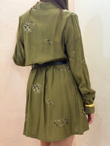 Abito midi militare con decorazioni