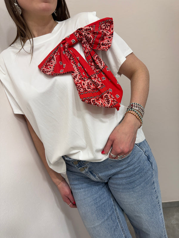 T-shirt fiocco bandana rossa