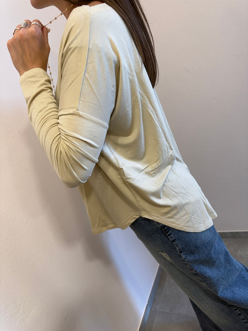 Maglia over beige Kontatto