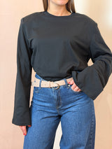 Maglia bianca con spalline imbottite e maniche a campana , nera - Lumina