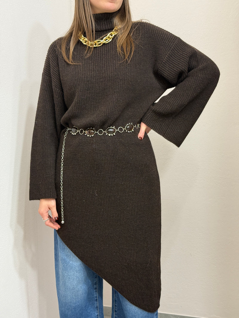 Abito dolcevita asimmetrico moro, Kontatto