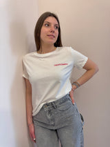 T-shirt con scritta ricamata
