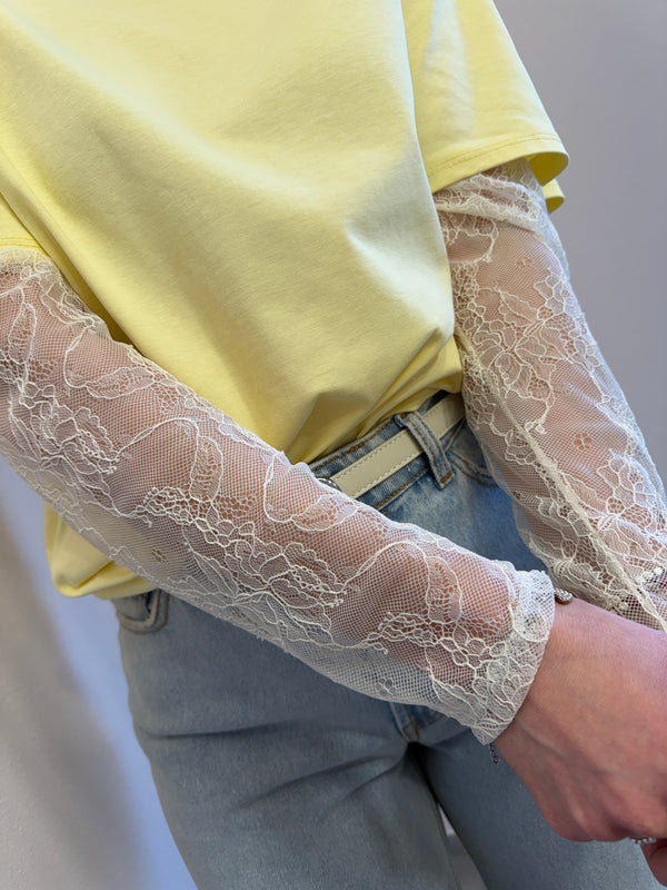 T-shirt giallo pastello manica in pizzo
