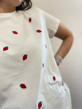 T-shirt con fragoline ricamate