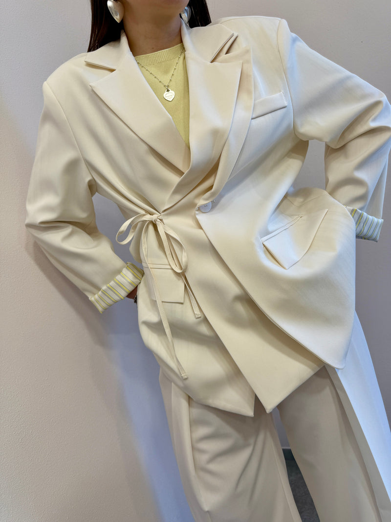 Blazer panna con fiocco Lumina