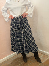Gonna midi a quadri – Blu Navy e Bianco