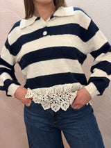 Maglione a righe con bordo in pizzo – Blu Navy e Crema