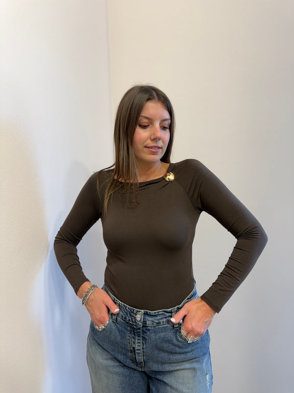 Maglia ciccolato con gioiello Susy Mix