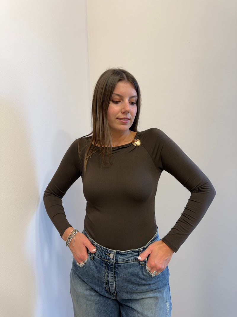 Maglia ciccolato con gioiello Susy Mix