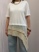 T-shirt burro con ricamo laterale Tensione In
