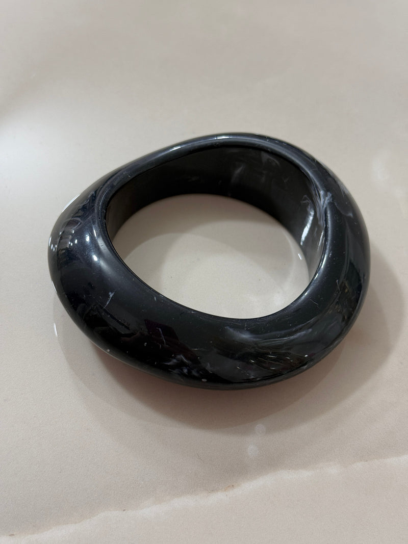 Bracciali rigidi effetto resina