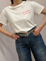 T-shirt ricamata “se è gestibile e non sono io” in rosa