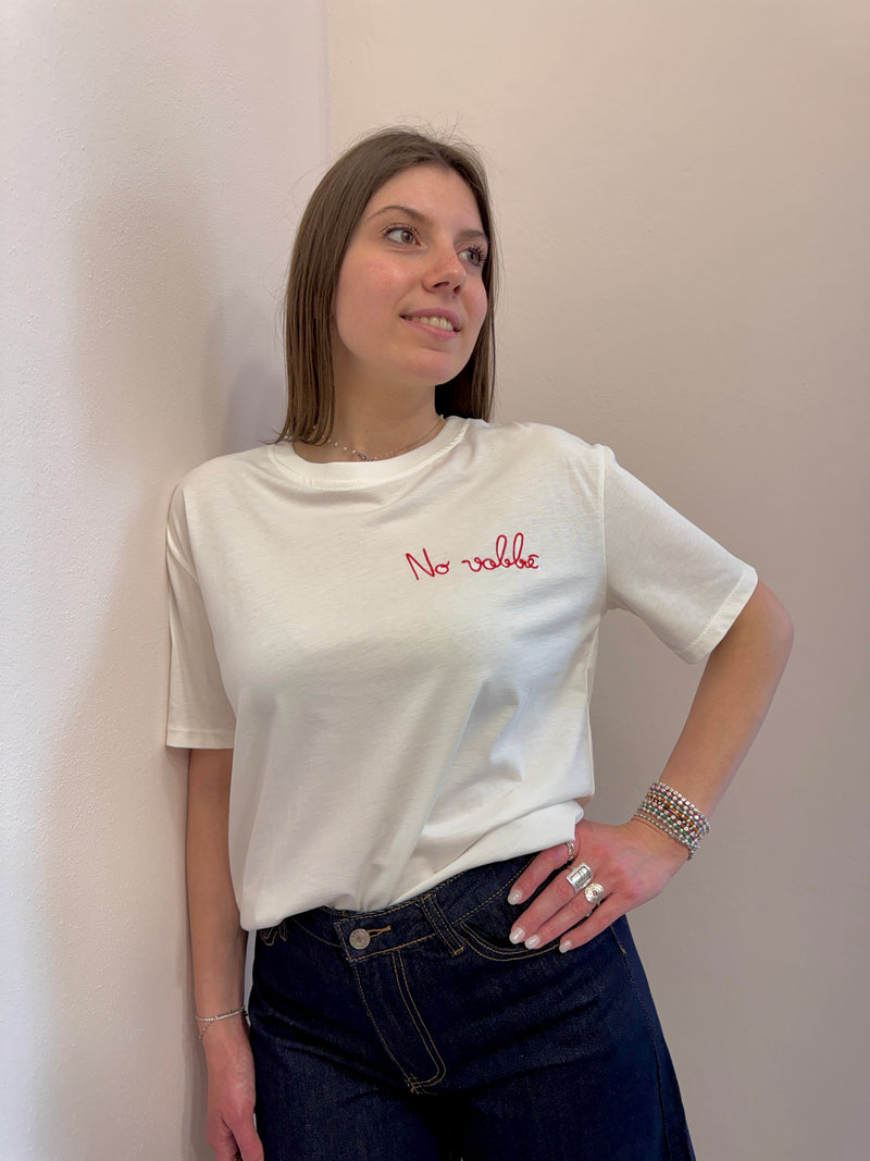 T-shirt con scritta ricamata