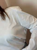 Maglia bianca con spalline imbottite e maniche a campana - Lumina