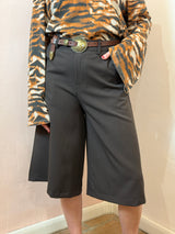 Pantalone a gamba larga corto, cioccolato - Lumina