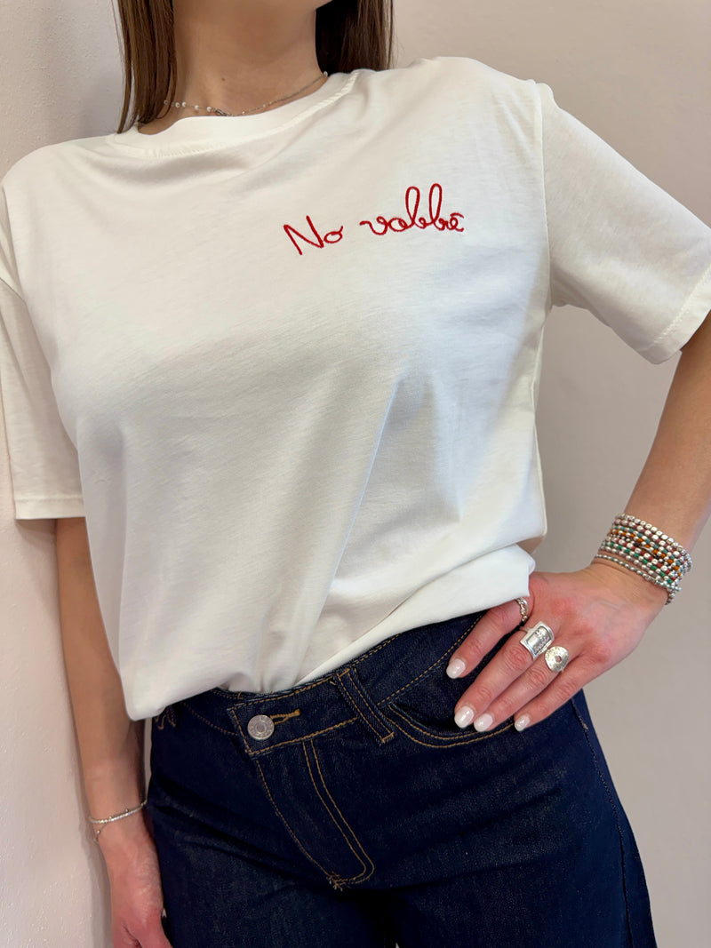 T-shirt con scritta ricamata