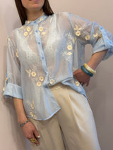 Camicia celeste in mussola ricamata