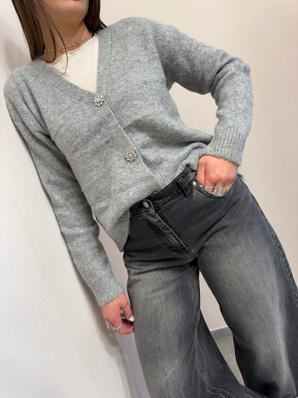 Cardigan con bottone gioiello grigio