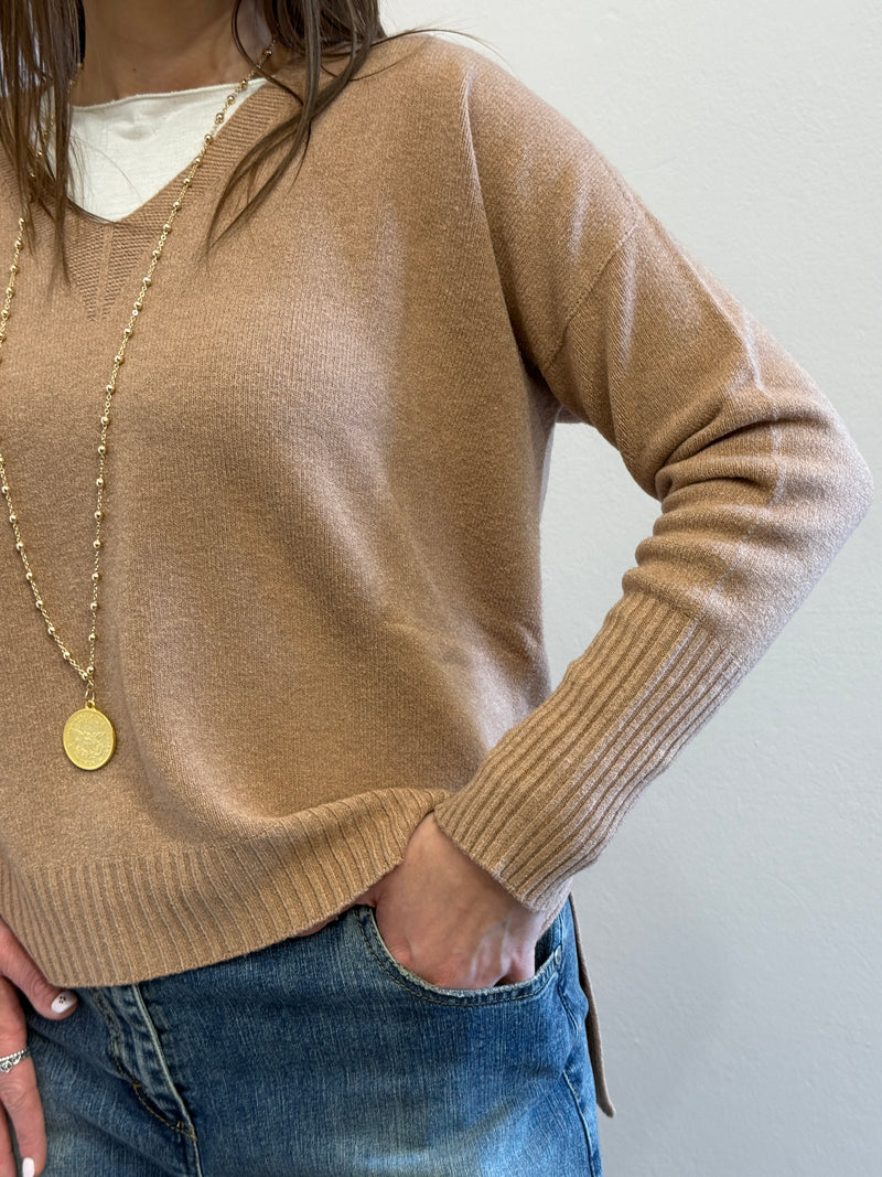 Maglione in viscosa scollo a V Kontatto