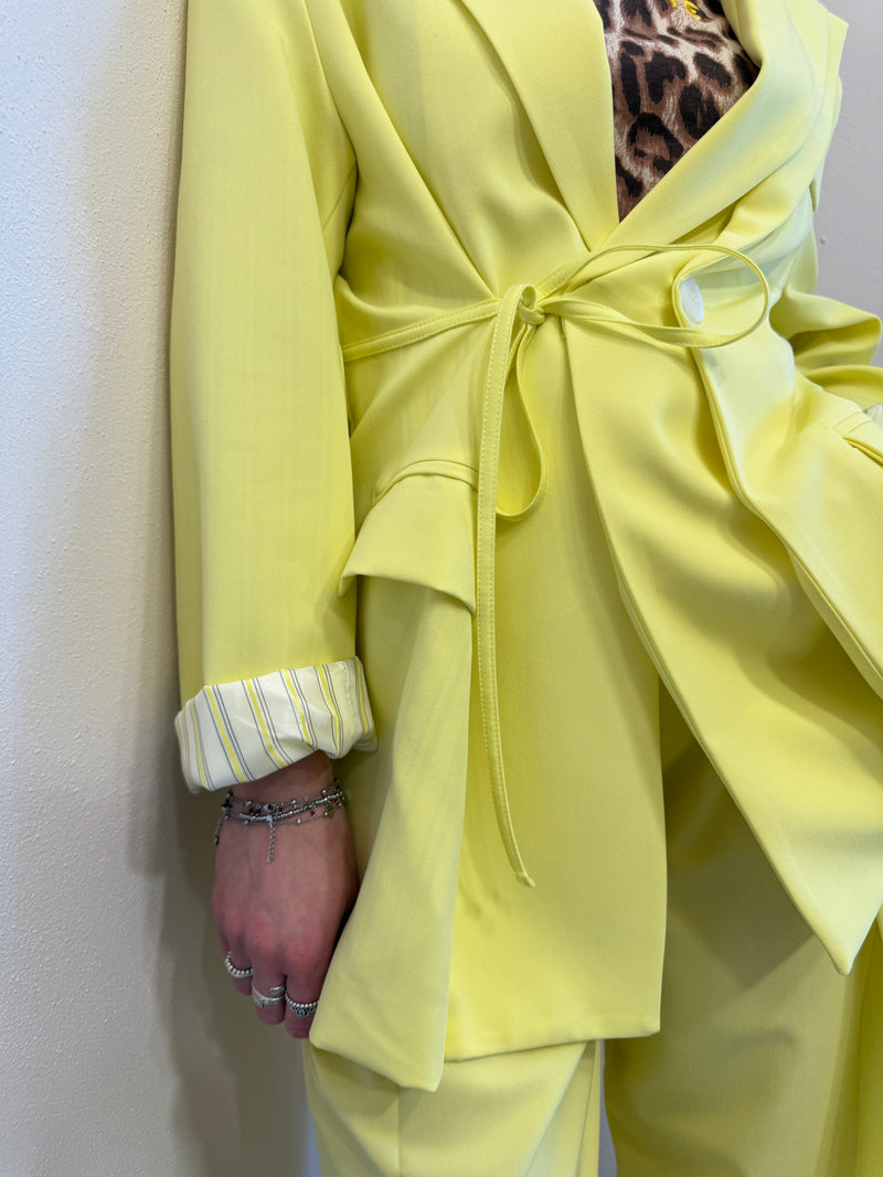 Blazer giallo con fiocco Lumina