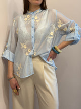 Camicia celeste in mussola ricamata