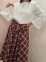 Maglia bianca con spalline imbottite e maniche a campana - Lumina
