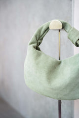 Borsa luna in suede verde menta