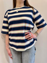 T-shirt over a riga grande blu