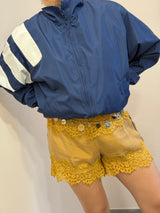 Short in pizzo senape Tensione in
