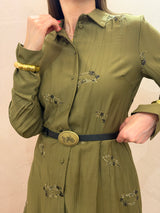 Abito midi militare con decorazioni