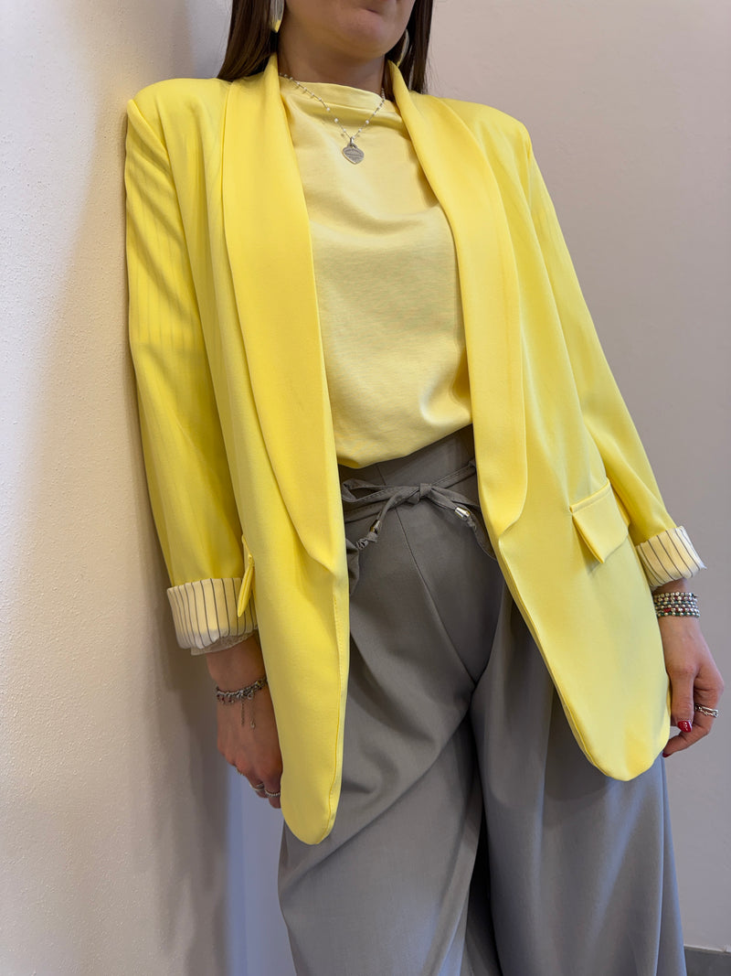Blazer giallo con manica risvoltata