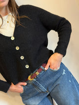 Cardigan con bottoni in madreperla Nero Kontatto